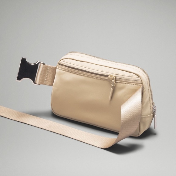 Brand New With Tag, Rare Lululemon Logo Cutout Belt Bag - Picture 4 of 4